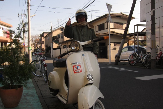 今年最後の納車となったベスパとA様。