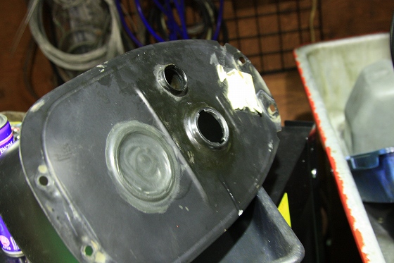 P125Xのタンクを取り外して洗浄準備中