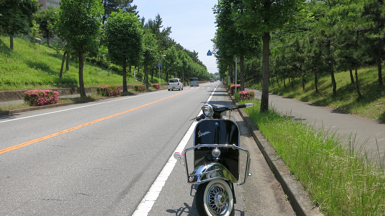 修理前に試運転するvespa50s
