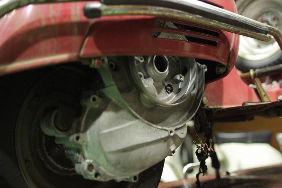 vespa100のエンジンが搭載された直後の状態
