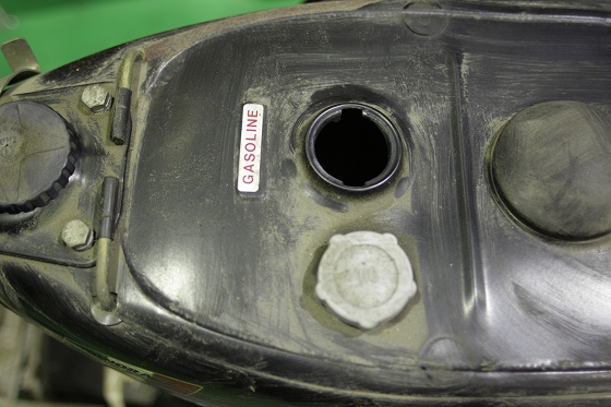 PX200FL2のフューエルタンク内部の腐敗ガソリン