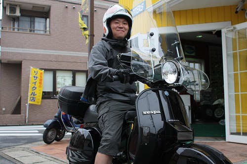 渋谷のカレー店オーナーが風防取り付けに来店