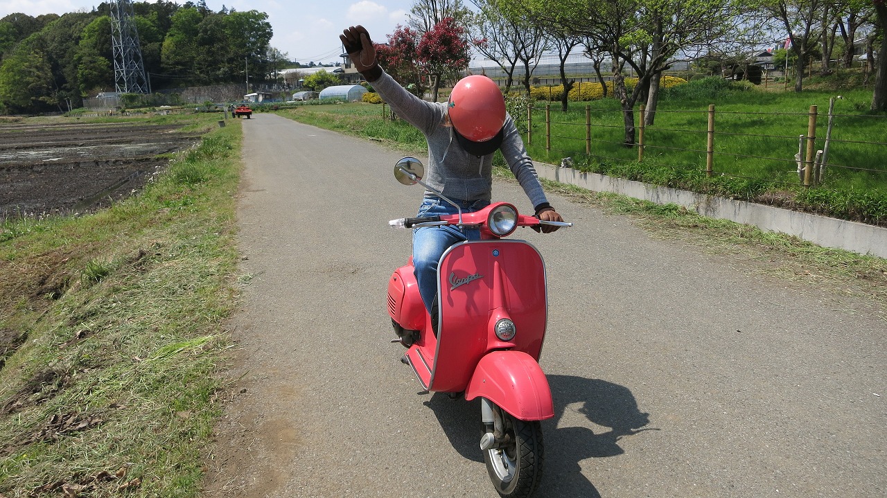 購入したベスパの乗り方教習の様子