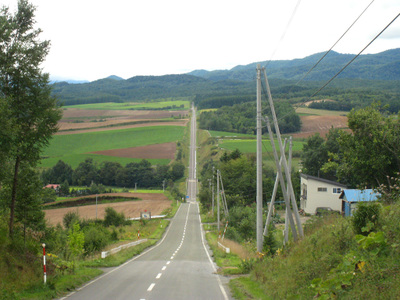 北海道の果てしなく続く直線道路