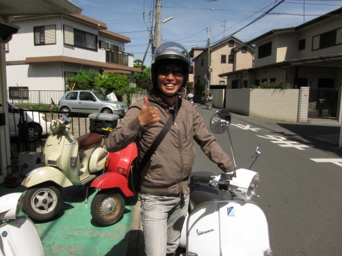 PX200に乗る理容室ジュンのオーナーさんの写真
