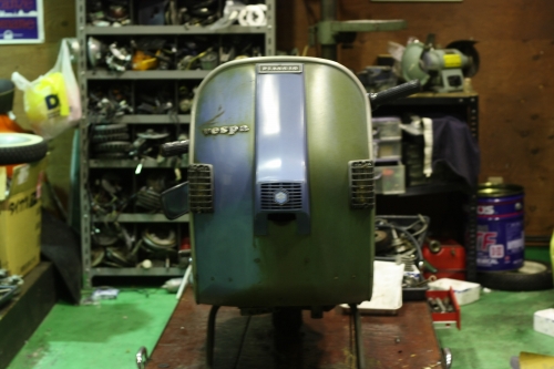 整備を終えたP125Xを屋外に置いた写真