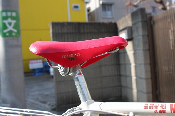 ヴィンテージ自転車のフレームとロゴ