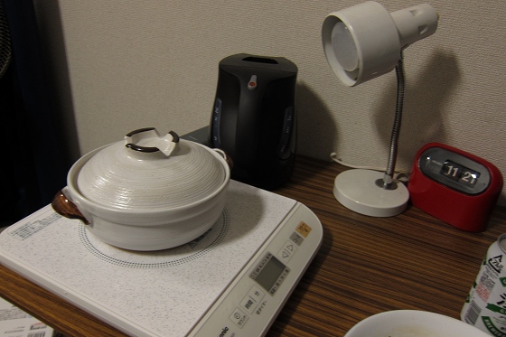 湯豆腐とお酒で体を温めようとしている晩酌の準備。