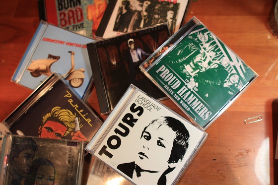購入したCD(PROUD HAMMERSなど)とレジ袋