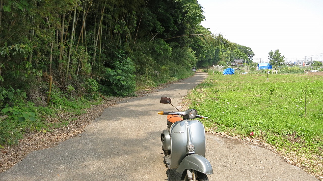 修理後の確認で試運転中のベスパ