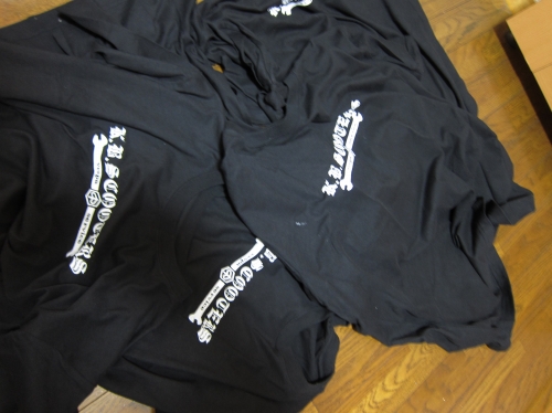 手刷りで完成させたTシャツ4枚の仕上がり