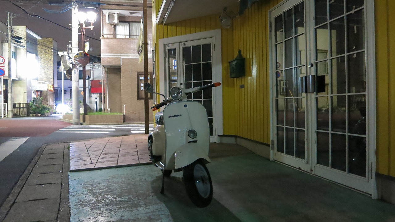 試運転での最終確認走行中のベスパ