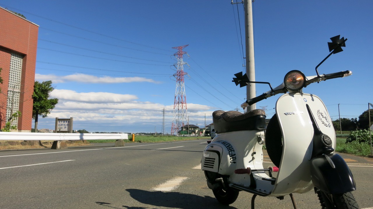 最終チェック中のベスパ100での試運転