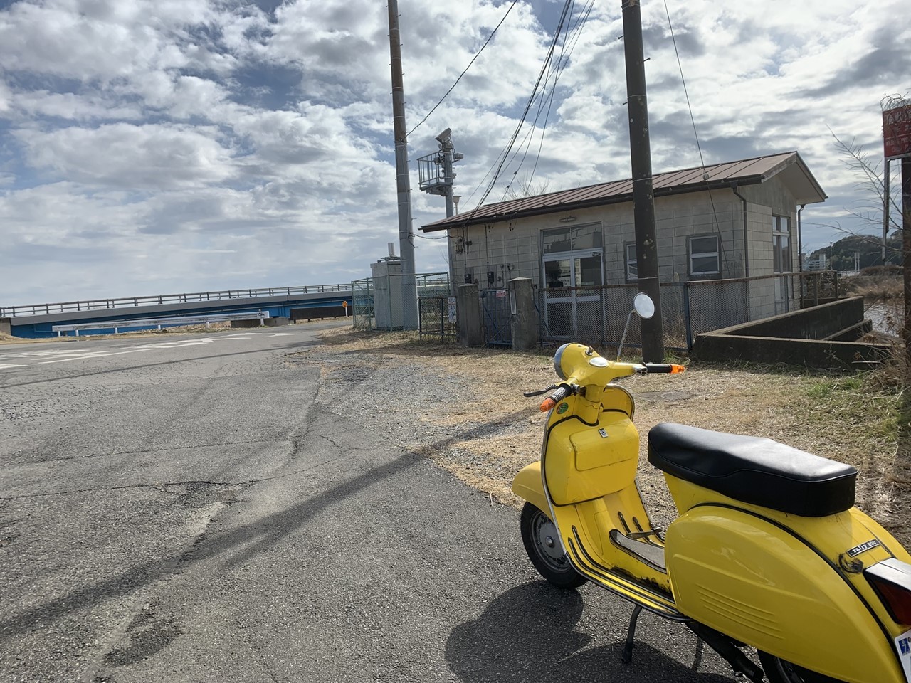 寒い朝に試運転を行うラリー200
