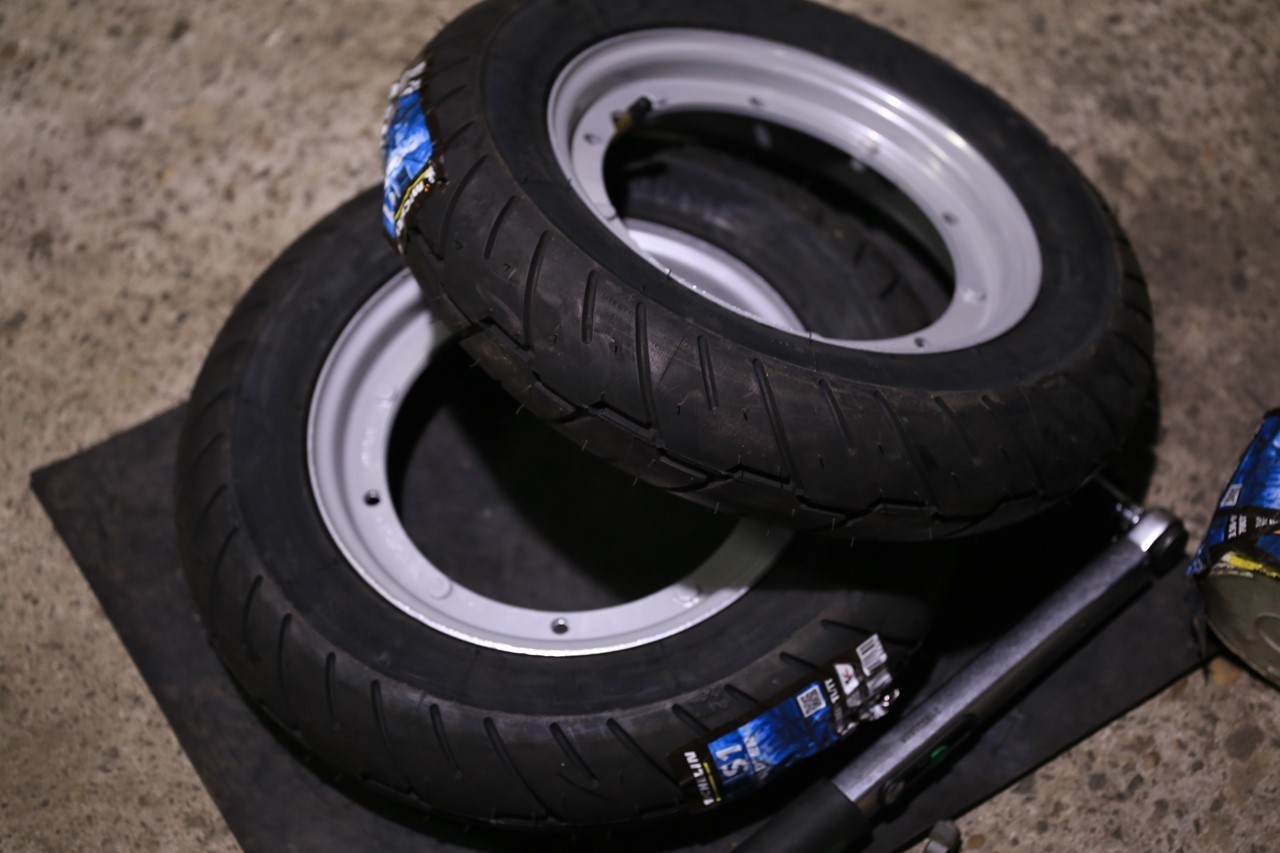 P125Xのタイヤ交換点検作業