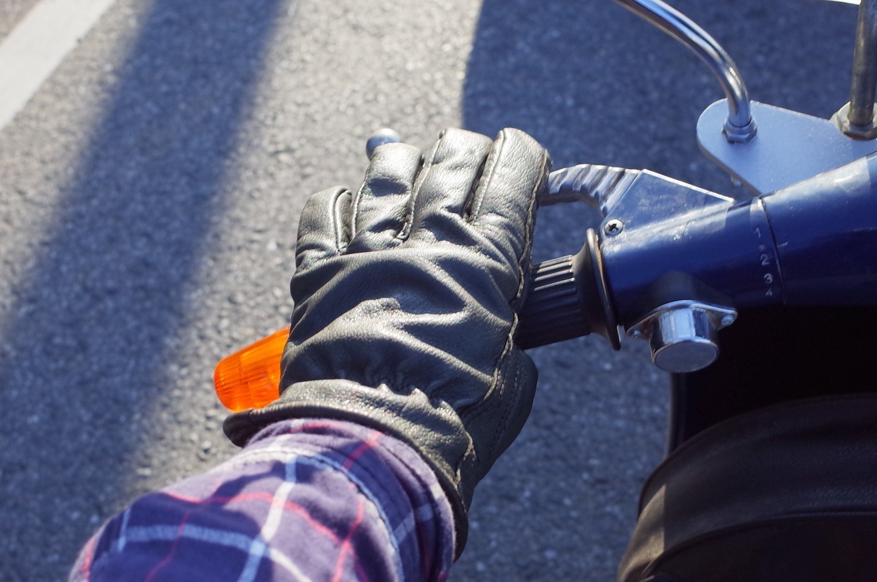 アウター無しで試運転できる暖かい気温の中のベスパ125ET3