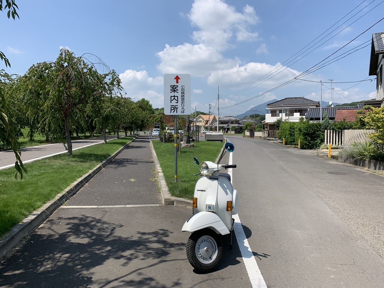 小田城跡に到着したベスパとサイドカー
