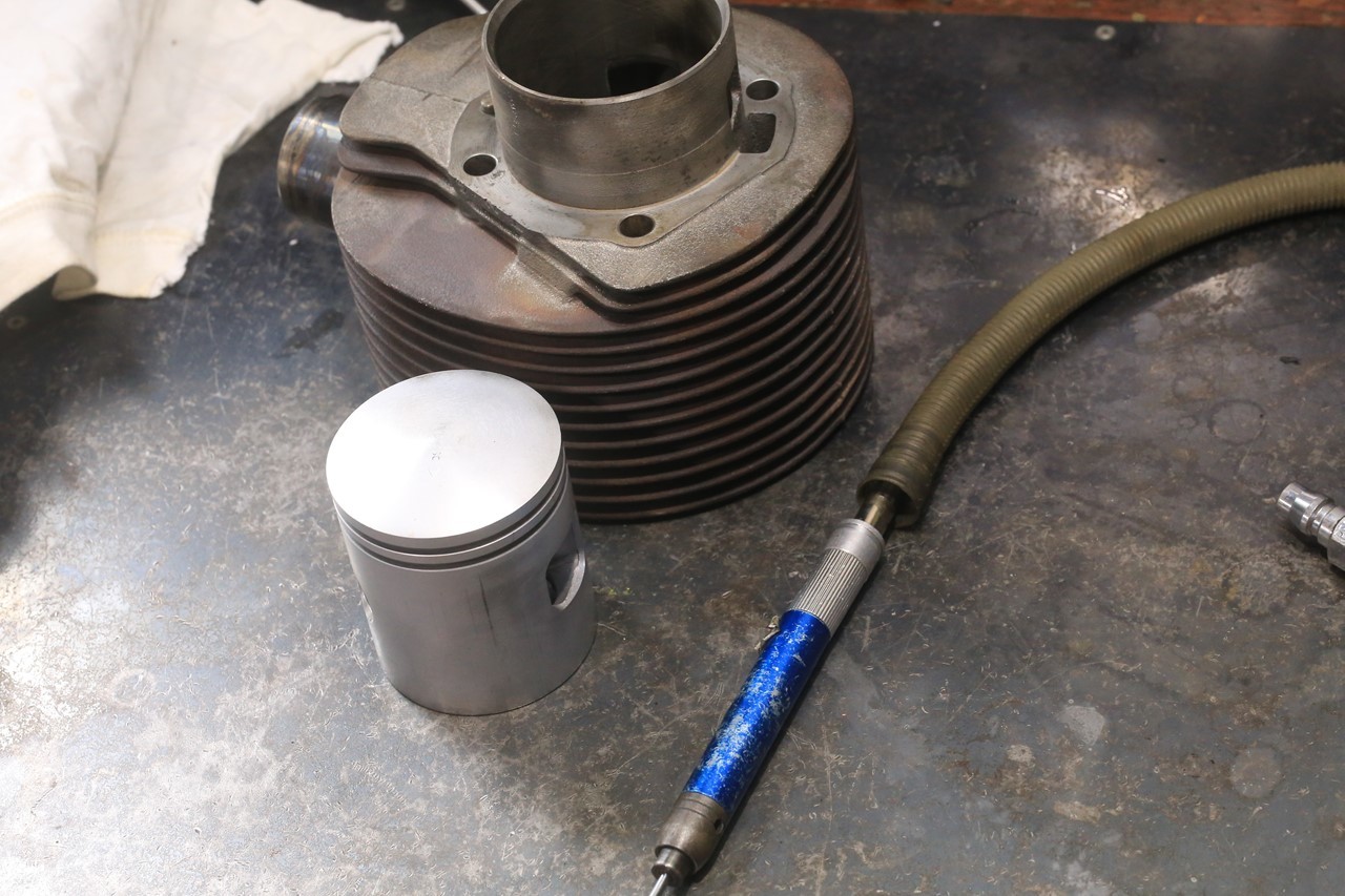 地味な仕込み作業中のP200E