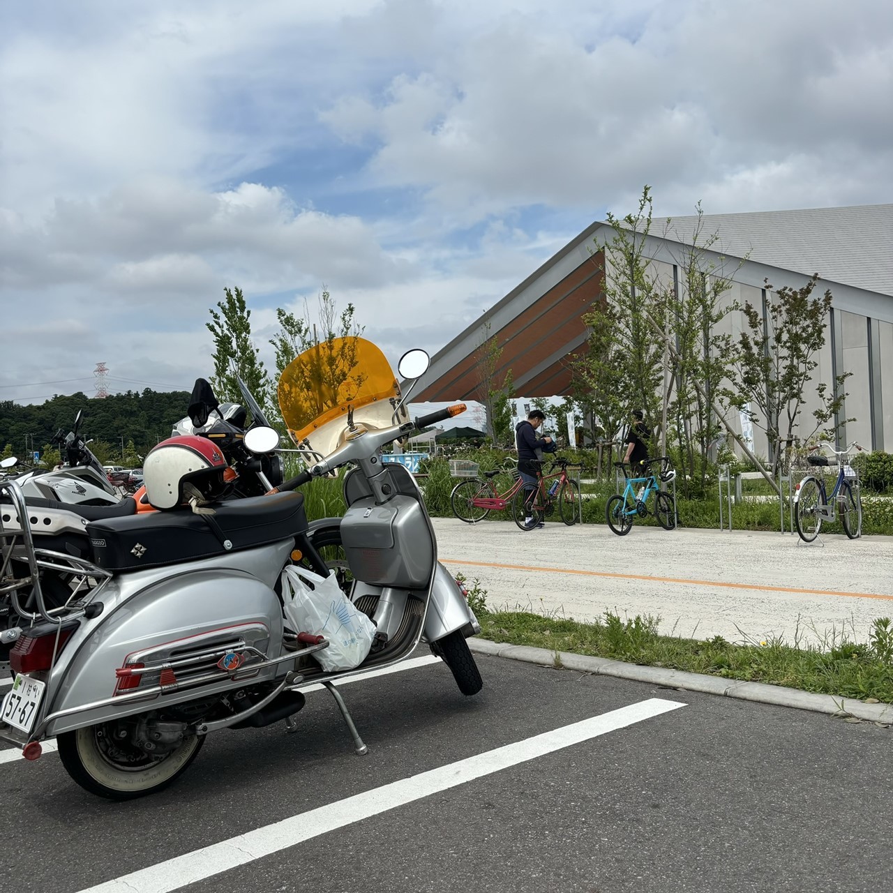 近所の道の駅に向かうベスパRALLY
