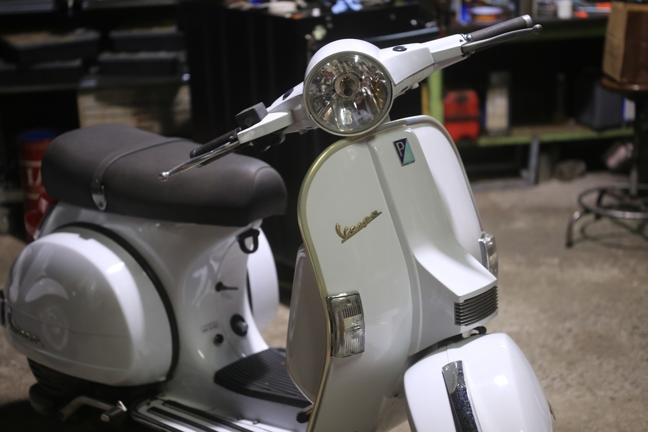 中古車入荷したVespa PX200FL2の外観