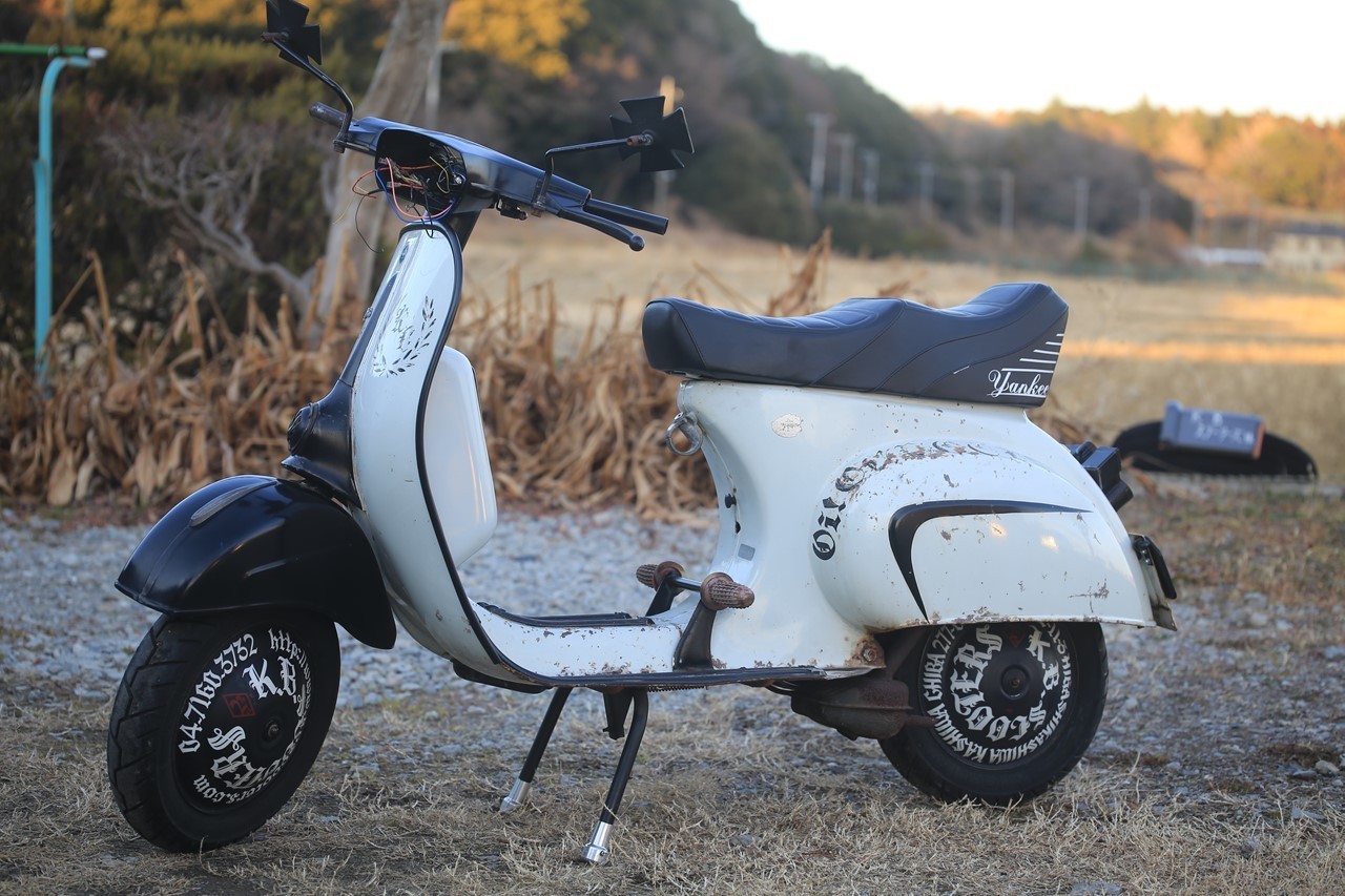 一旦作業をストップしたベスパ100(アイキャッチ指定)