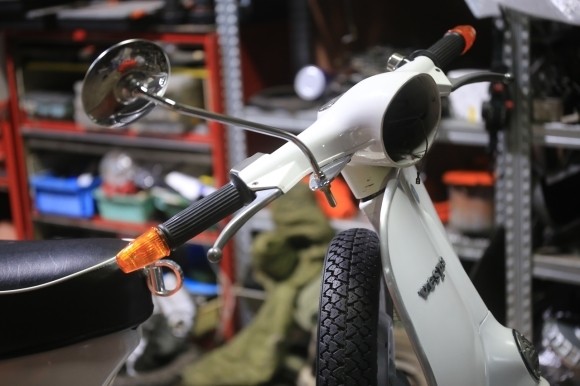 シフトケーブル切れで入庫したVespa 50sの車両写真