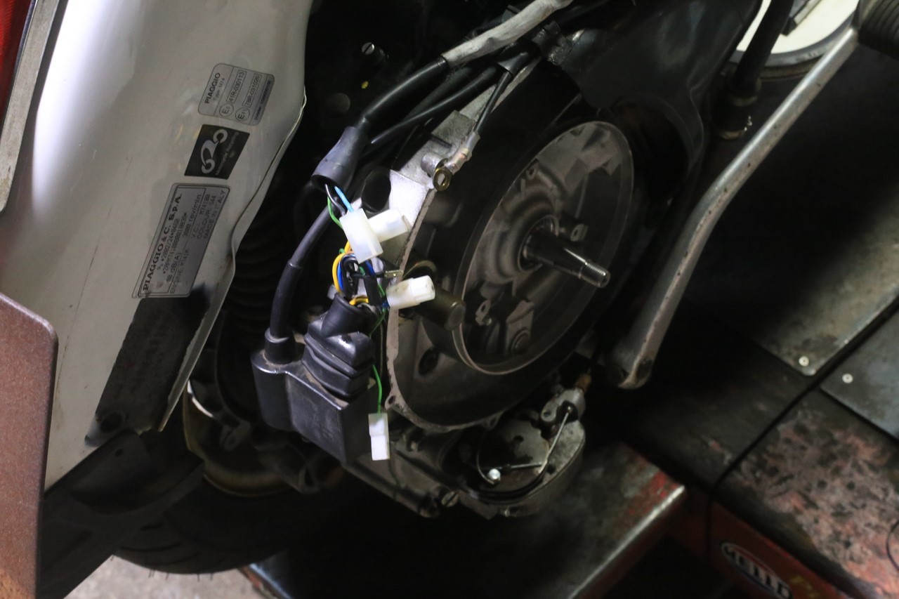 PX125EURO3のエンジン積み込み作業
