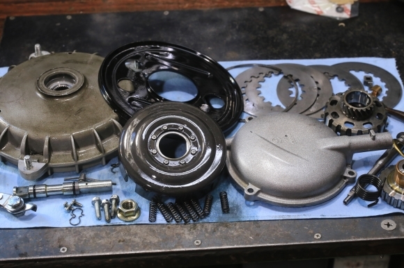 PX125FL2のクラッチ・リアブレーキオーバーホール作業