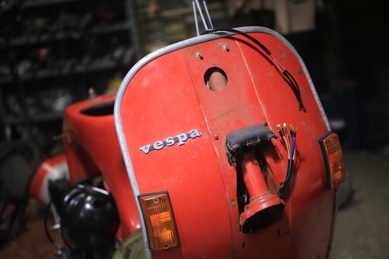 中古車整備P200Eの作業開始(メインハーネス側の様子)