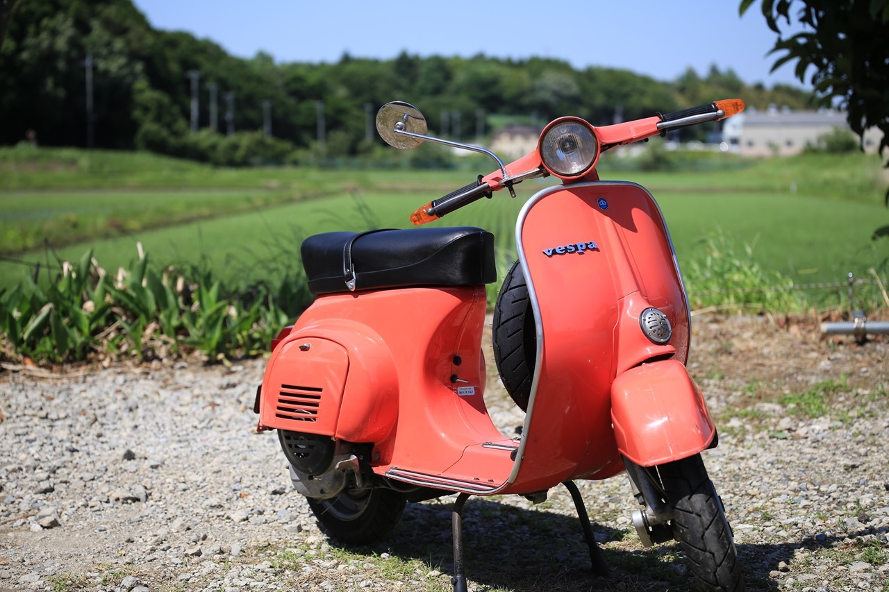 整備中のベスパ100中古車