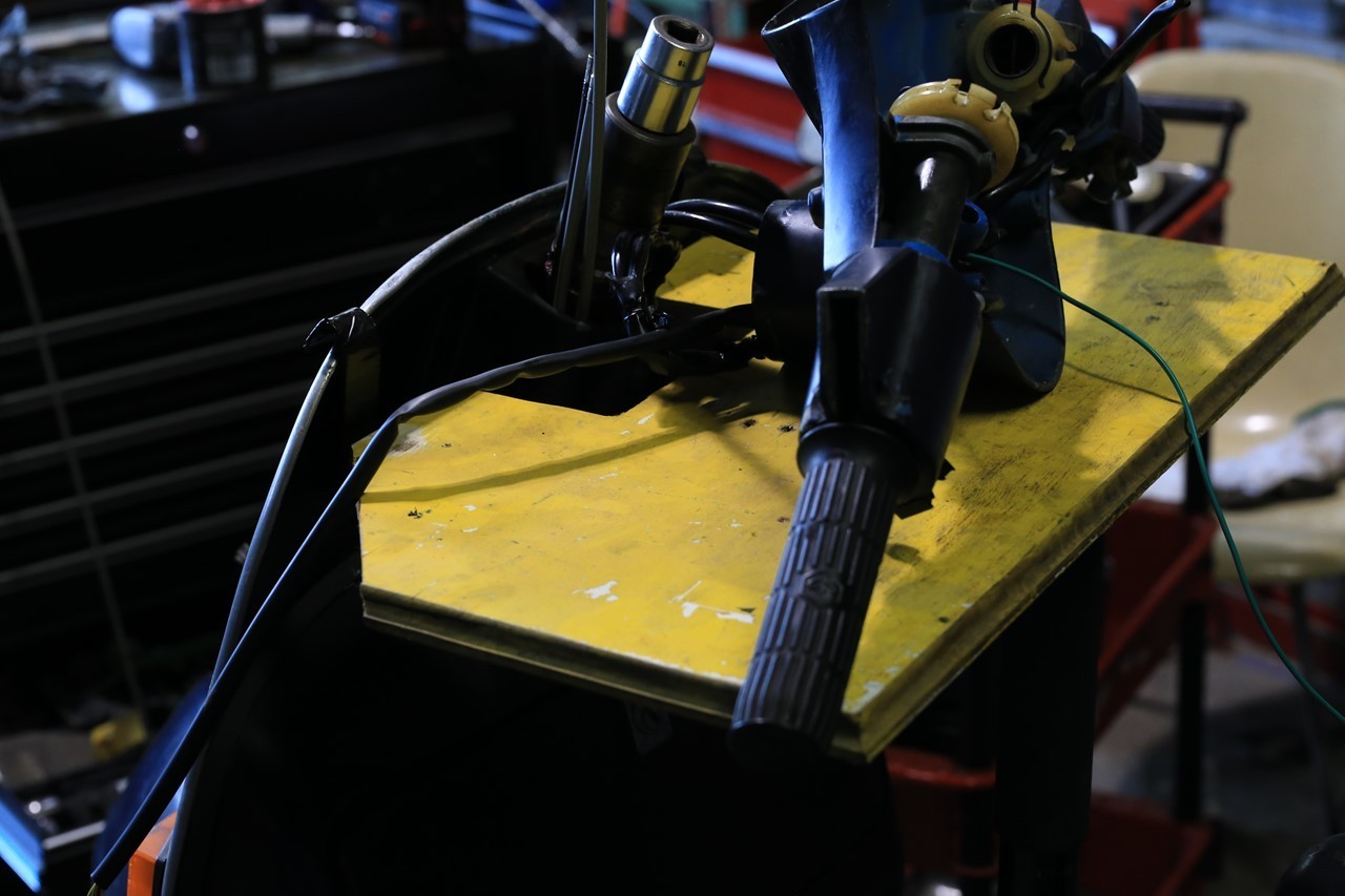 エンジン頭組み用の作業テーブル