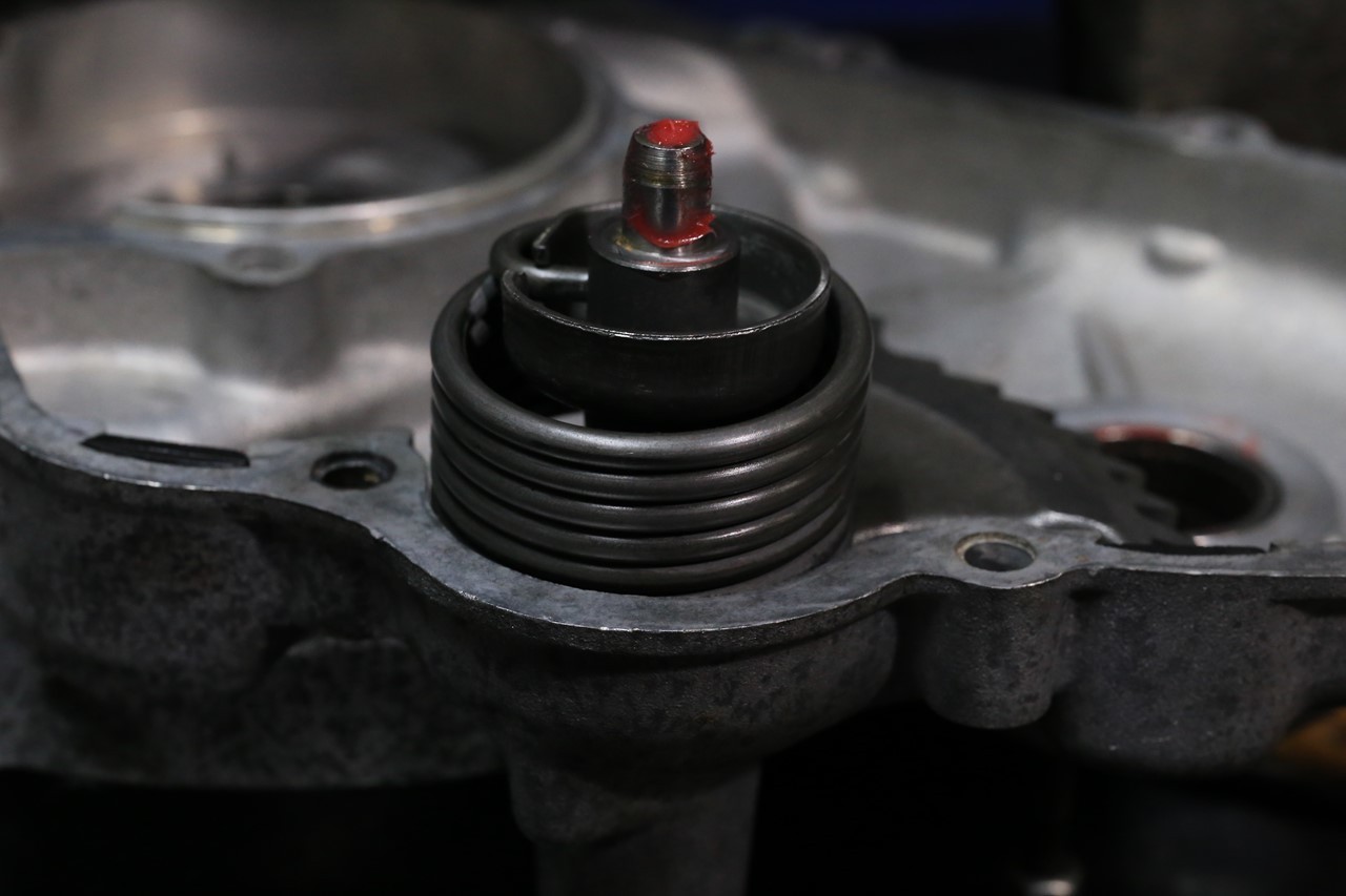 ベスパP125Xのキックリターンスプリング作業で苦戦