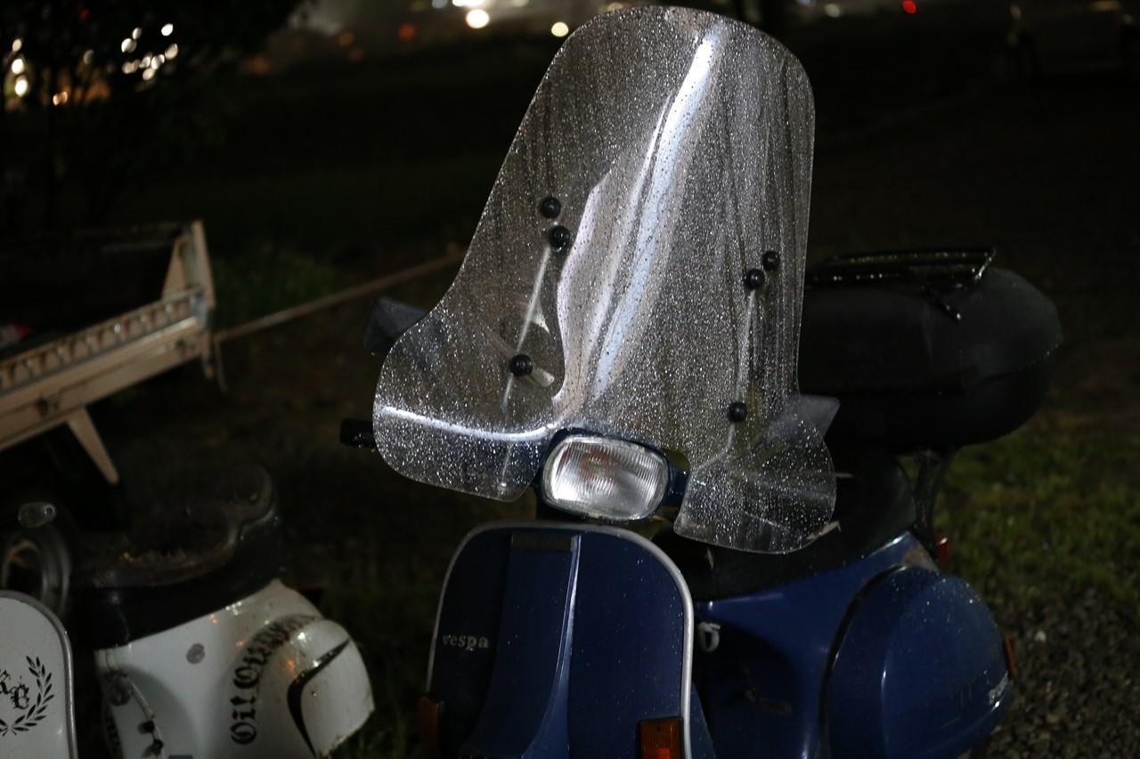 夜まで降り続く雨の空