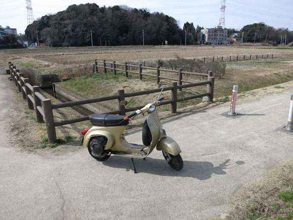 長期不動のVespa 50sの試運転風景