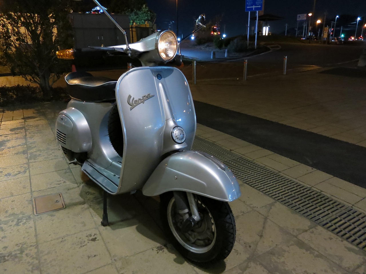 軽く点検試運転中のベスパ125ET3