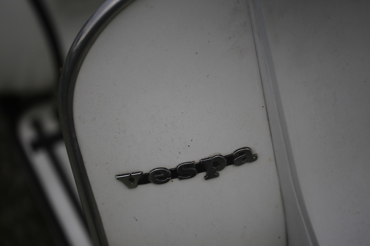 半端な雨の中を走って汚れたベスパP200E