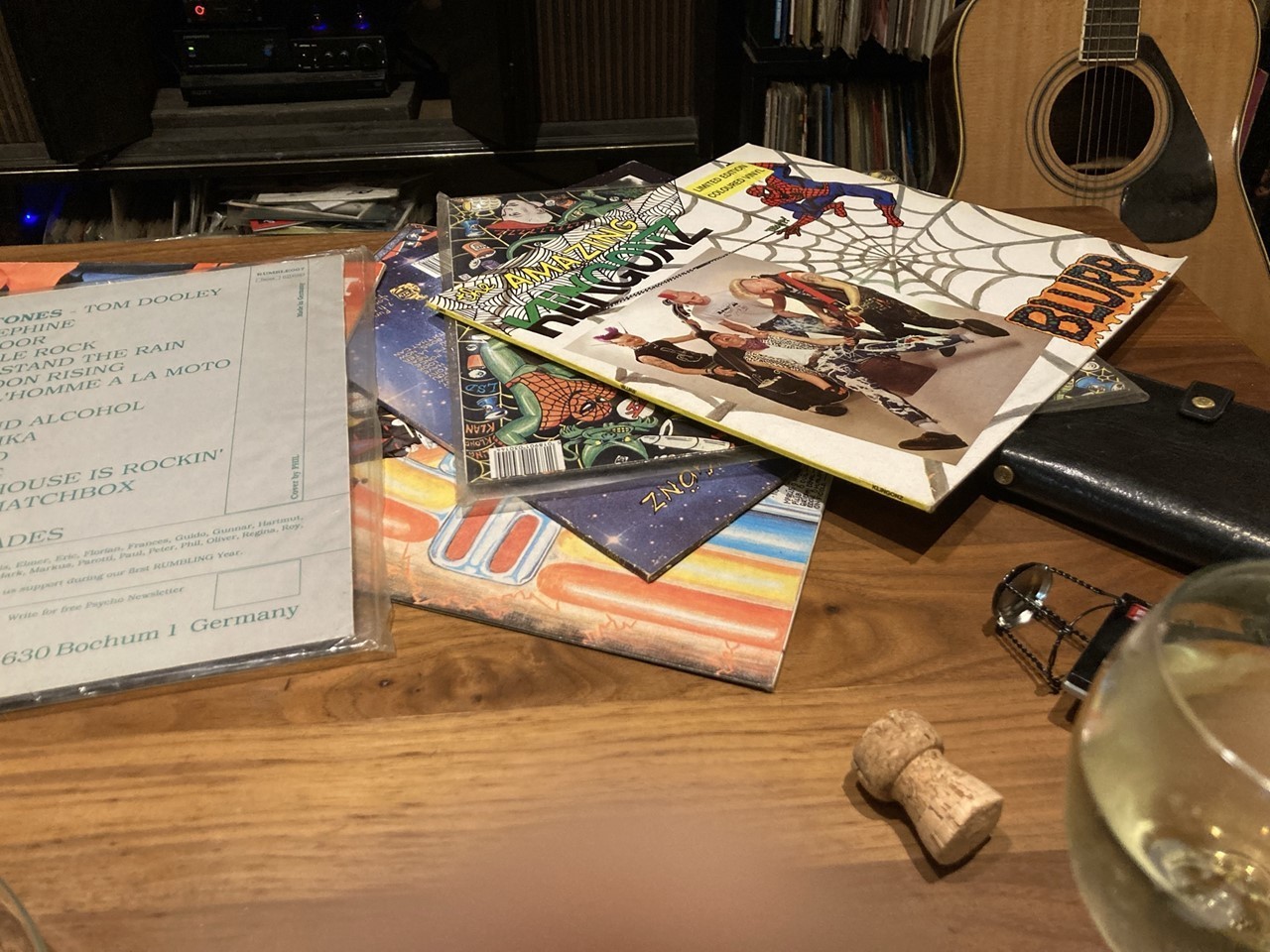 レコードを聴きながら晩酌した夜のテーブル