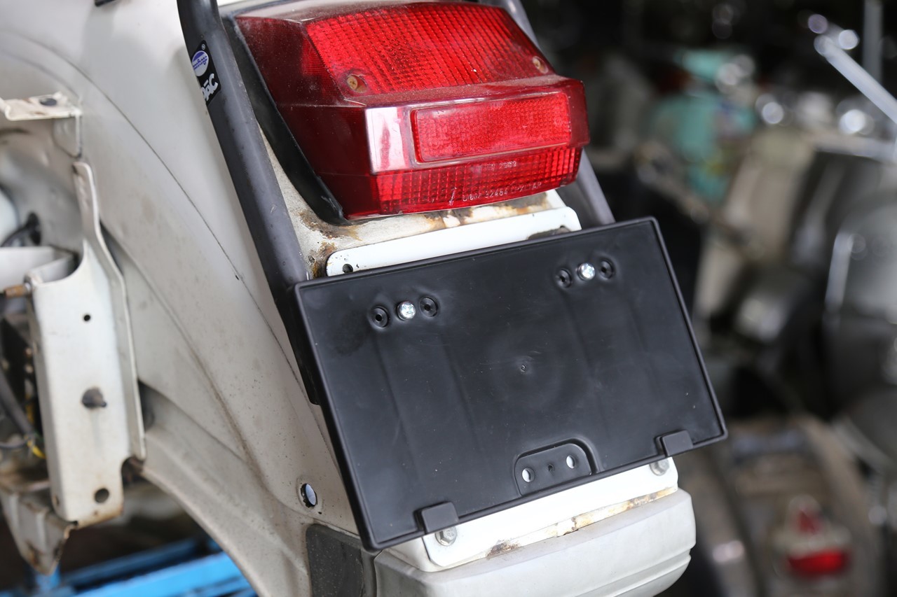 ナンバーブラケット一式のセット内容