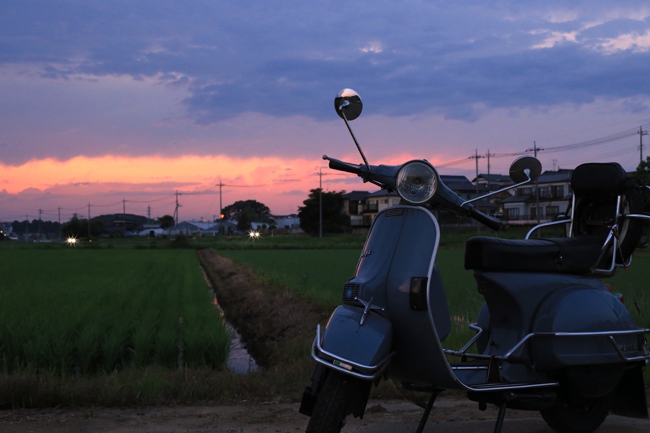 夕方の最終確認試運転に出るベスパP200E