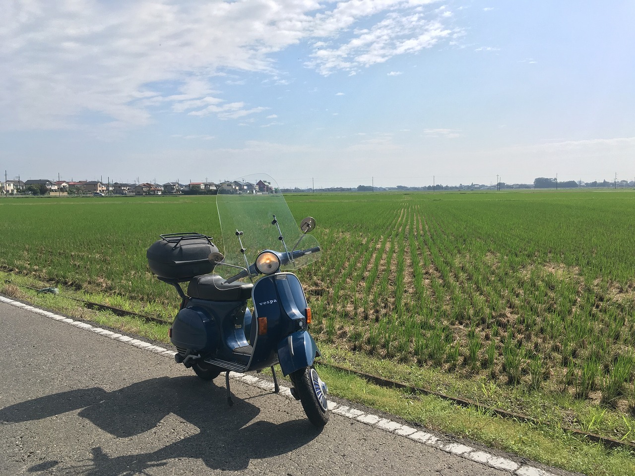 トップケースに関する相談の話題と共に写るベスパ(トップケース装着イメージ)