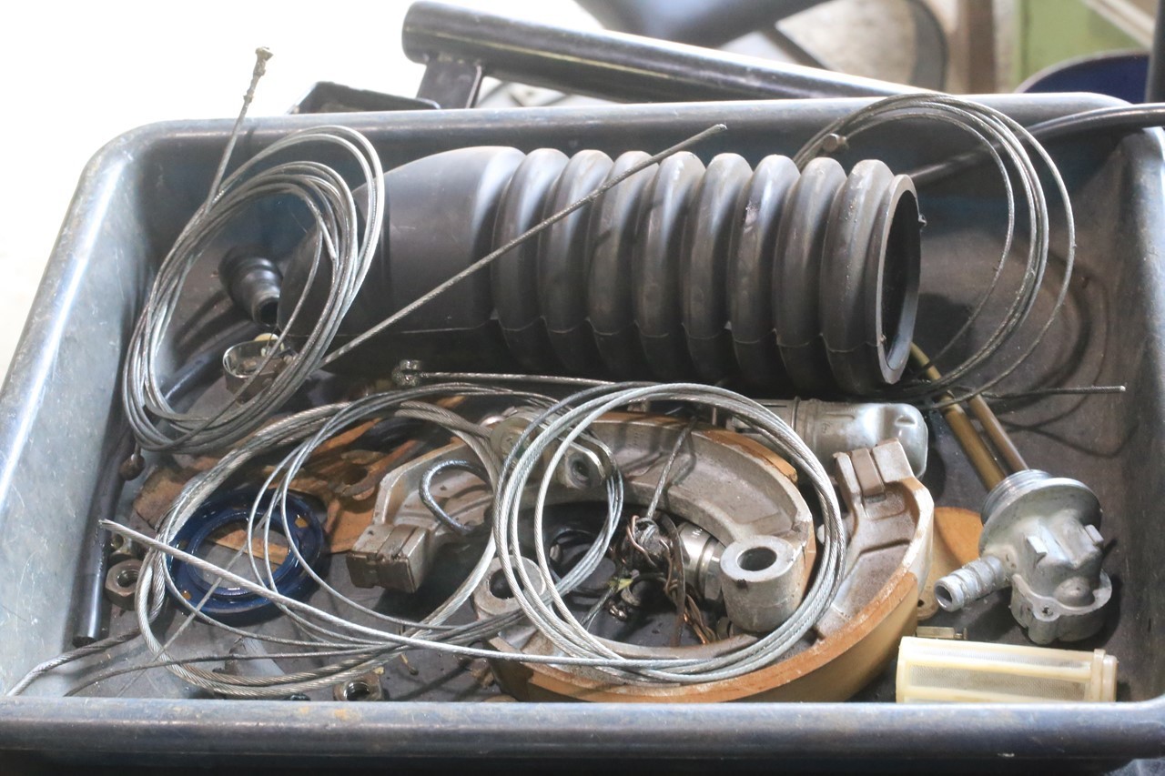 経年劣化が見られるP125Xのパーツ