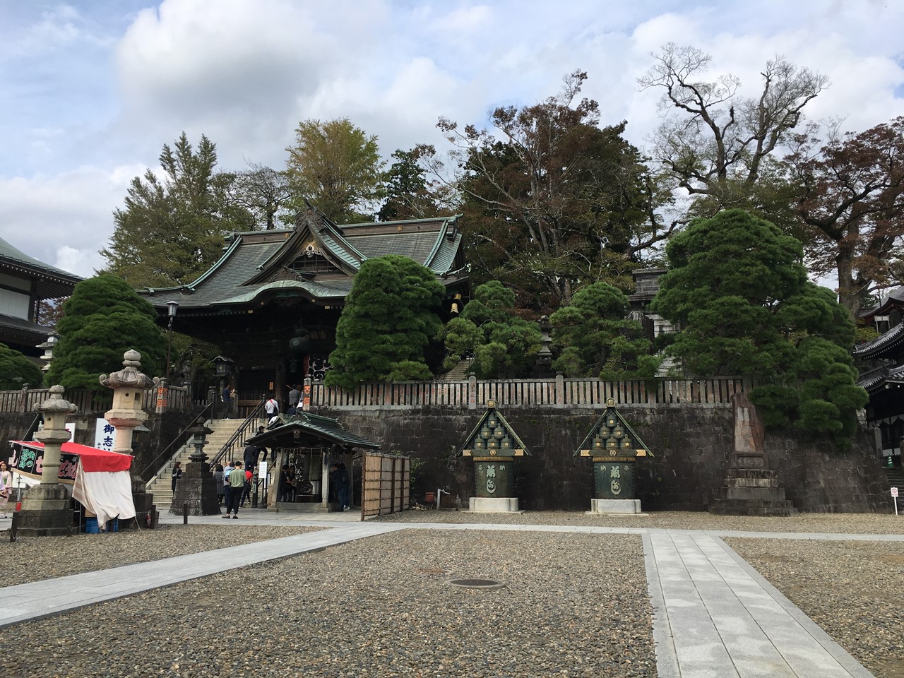 成田山新勝寺の本堂前