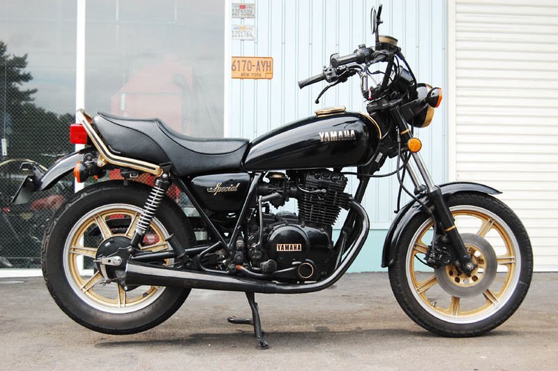 ヤマハXS250ミッドナイトスペシャルの横姿