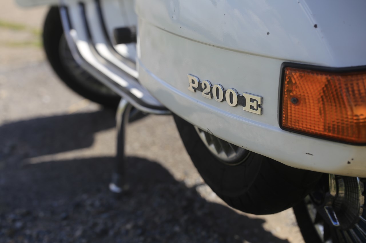 磨かれてスッキリしたP200E(左側からの角度)