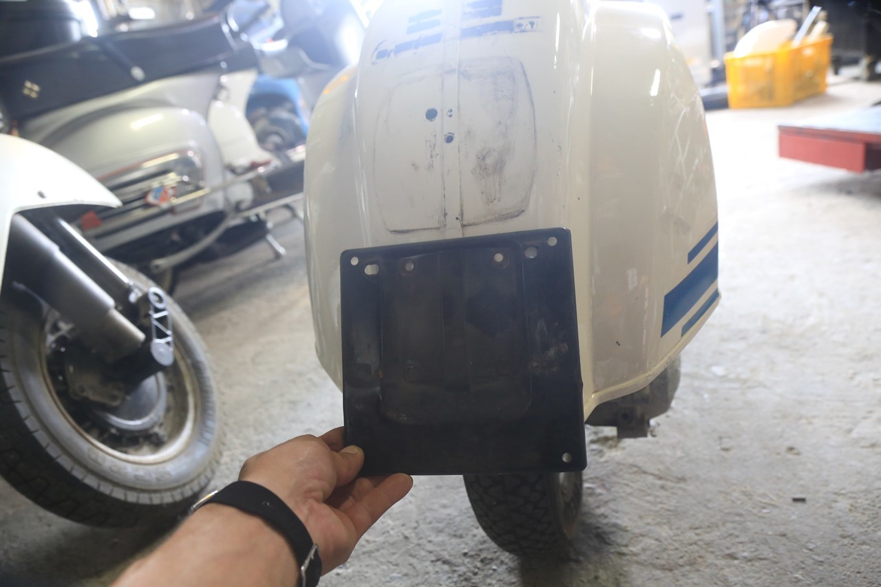 再生産後ET3に採用された黒いナンバーブラケット