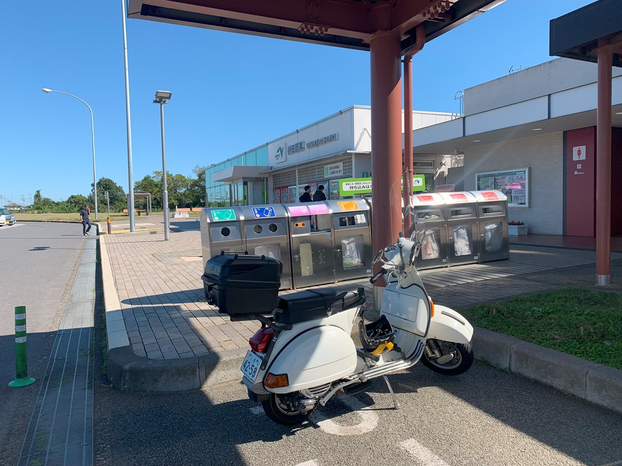 常磐高速道路を走行するP200E