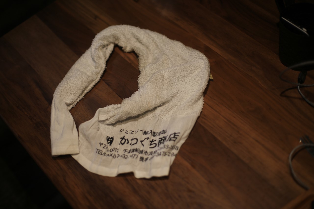 汗で濡れて乾いてを繰り返すタオルとシャツ
