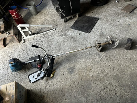 草刈り作業に使った刈払機
