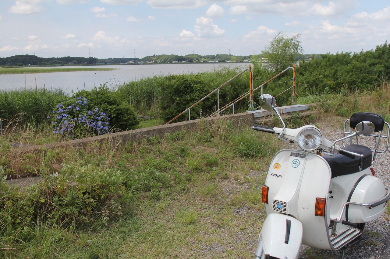 ベスパP125Xの試運転で走行する様子