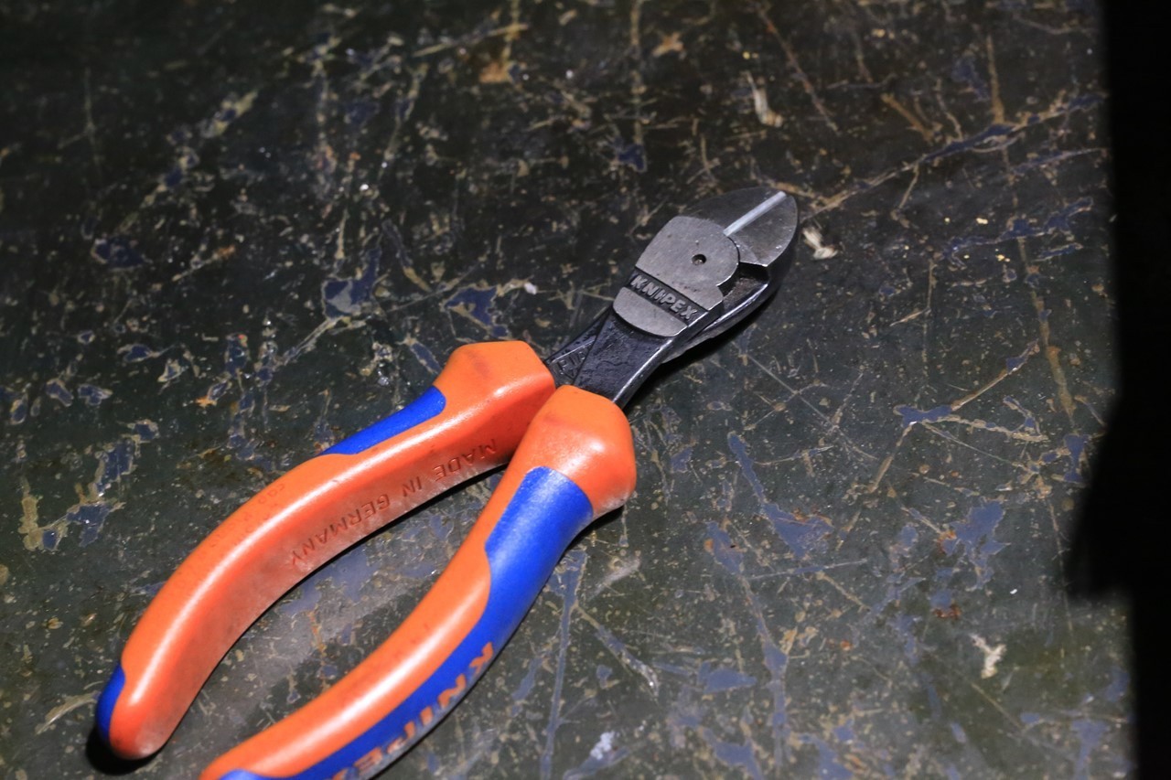 切断面が解れて引退する旧ニッパー